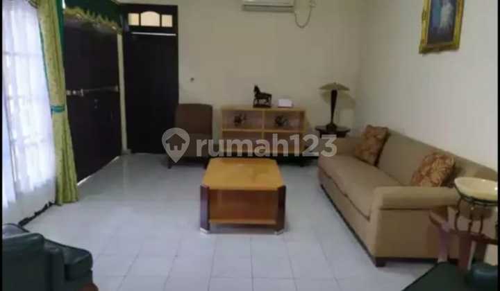 Residence in a Strategic Location Near Schools, Hospitals, and Traditional Markets 2