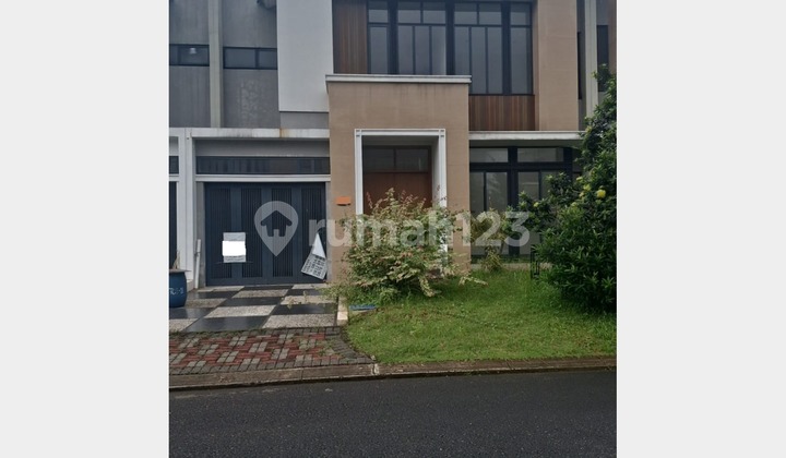 Residence in a Strategic Location Near Supermarket and Schools