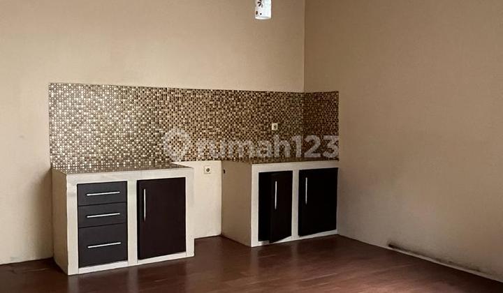 Disewakan Rumah Siap Huni 2 Lantai Disewakan Rumah Siap Huni 2 Lantai