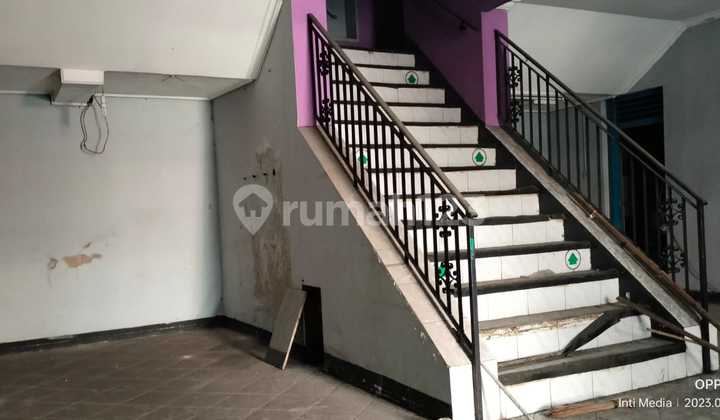 Price Drop 3-Storey Shop House in Strategic Location 2