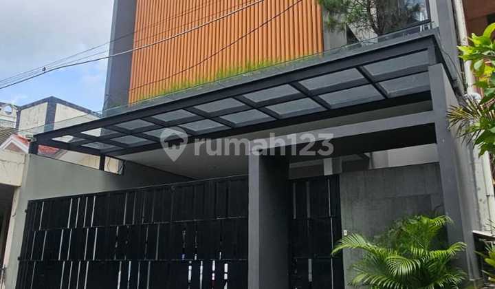 Rumah Siap Huni 3Lantai dengan Kolam Renang Bumi Karang Indah