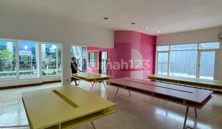 Rumah Besar 2Lantai Pinggir Jalan Dekat Senayan dan Blok Cocok Utk Kantor 2