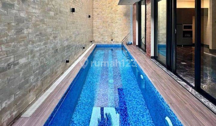 Rumah modern 3lantai dengan swimming pool 2