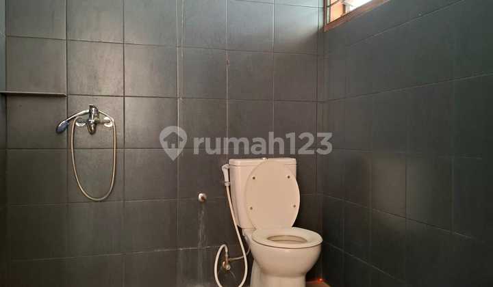 Rumah 2lantai ex kantor dibawah NJOP zona komersil dekat senayan