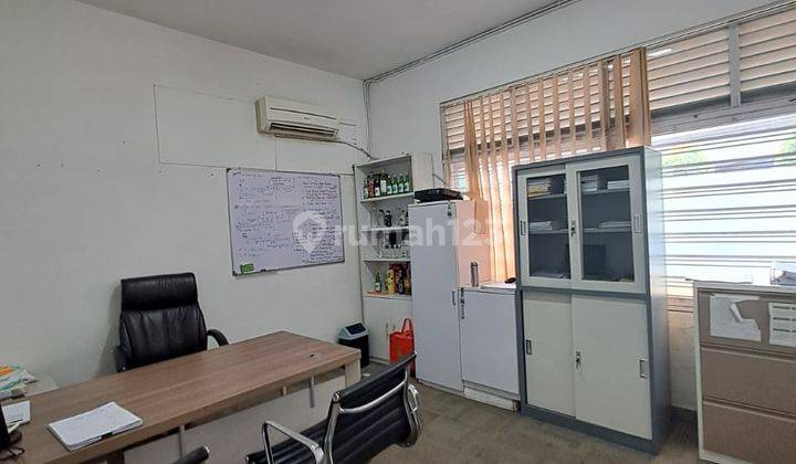 Rumah Besar 2lantai Lokasi Pinggir Jalan Cocok Utk Usaha Dan Kantor  2