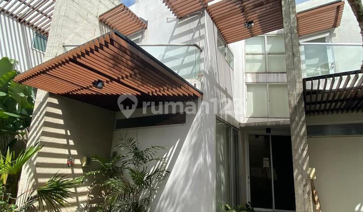 Rumah milimalis siap huni 3lantai lokasi tenang bintaro sec9