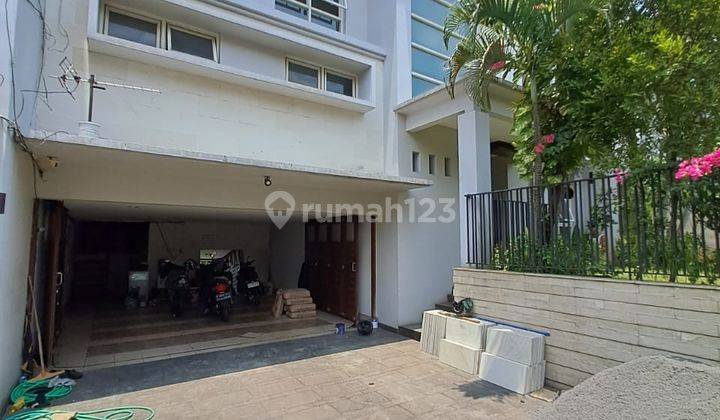 Rumah 2lantai Dekat Scbd Dengan Kolam Renang 1