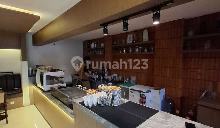 rumah Resto zona komersial 3lantai siap pakai pinggir jalan  2