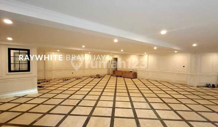 rumah baru 2lantai dengan kolam renang ,lift pribadi,full marmer 2