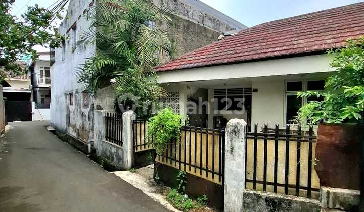 Rumah lama 2lantai lokasi dekat pasar cawang Kavling Rumah lama 2lantai lokasi dekat pasar cawang Kavling