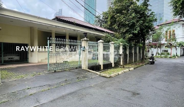 Rumah Lama Lokasi Hook Dekat Mega Kuningan dan Rasuna Said Jaksel