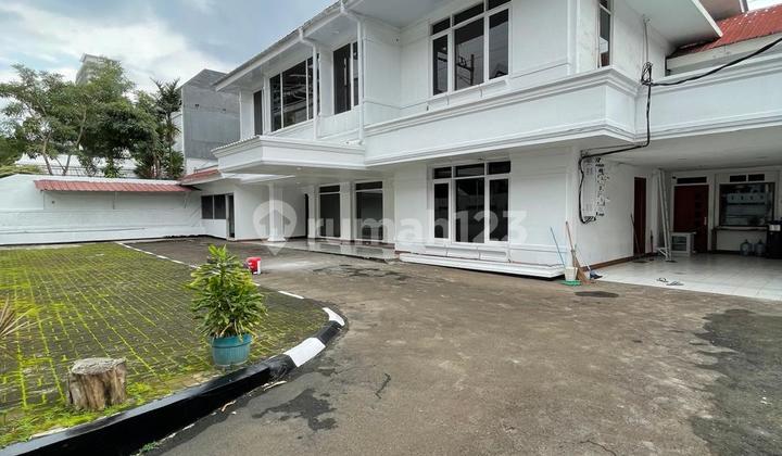 Rumah Besar 2Lantai Pinggir Jalan Dekat Senayan dan Blok Cocok Utk Kantor