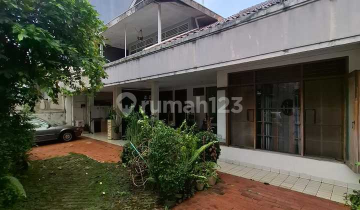 rumah lama lokasi tenang  dekat scbd sudirman