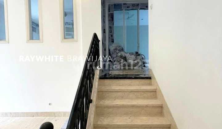 2-Story Ready-to-Occupy House with Swimming Pool in Brawijaya 2