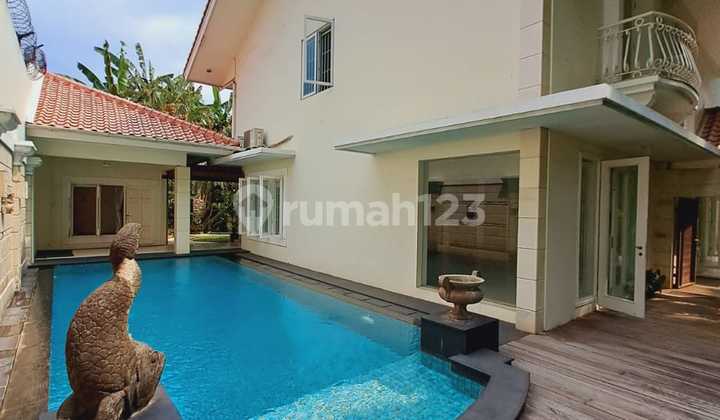 rumah 2lantai dengsn kolsm renang dekat scbd dan sudirman