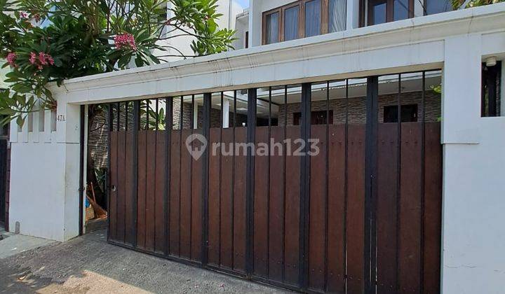 Rumah 2lantai Lokasi Premium Dengan Kolam Renang Kemang Utara 1