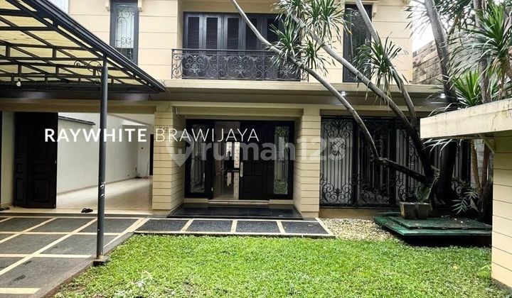 2-Story House in a Quiet Location Near Majestik Market, Sudirman, and Blok M