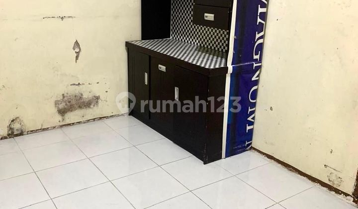 A one-story house located near the Bintaro toll gate and Pondok Ranji station. 2