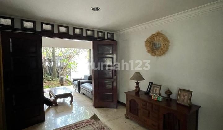 Rumah 2Lantai dengan Kolam Renang Lokasi Dekat Senayan 2