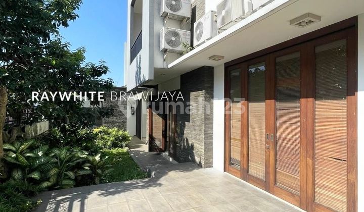 Two-Story Hook House with Swimming Pool in Quiet Cilandak Location