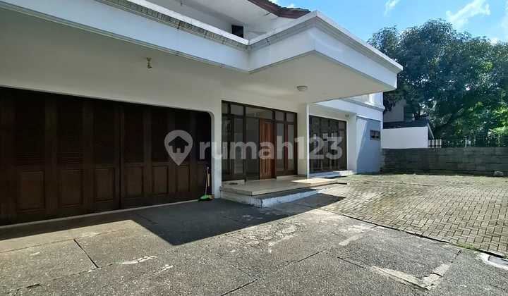 Rumah 2lantai ex kantor dibawah NJOP zona komersil dekat senayan