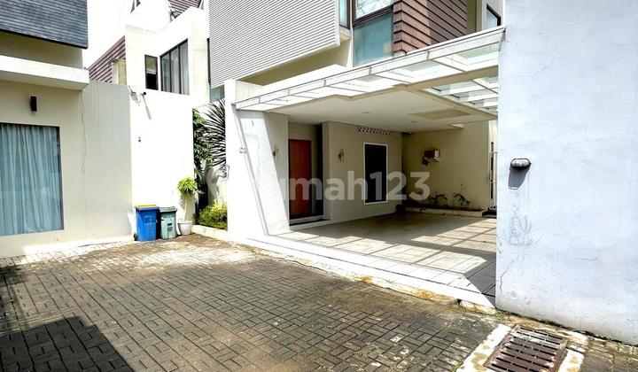 Modern 2-Storey House with Swimming Pool in Jagakarsa Cluster