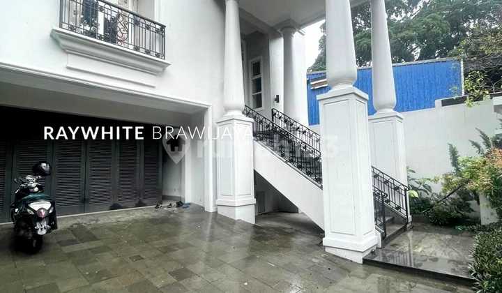 Rumah Siap Huni 2Lantai dengan Kolam Renang Brawijaya