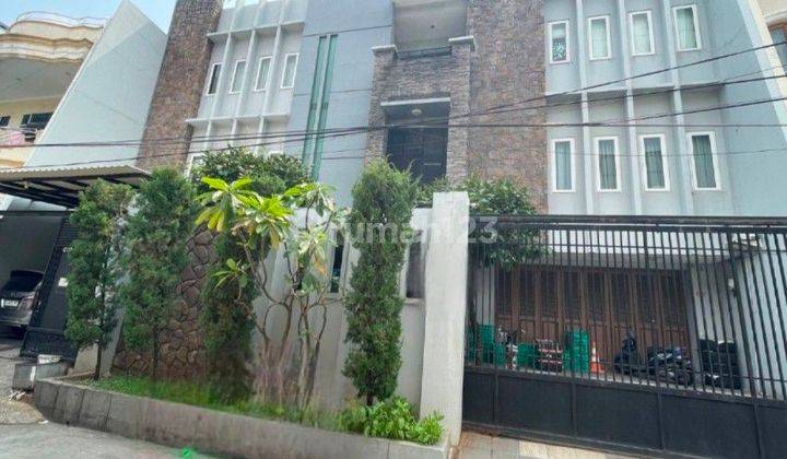 RUMAH MEWAH LUAS 18 X 20M² DI KOMPLEK THI JELAMBAR 1