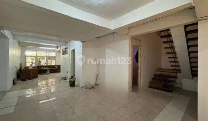 Rumah Luas 11x22m² Di Kompleks Kavling Polri Jelambar 1