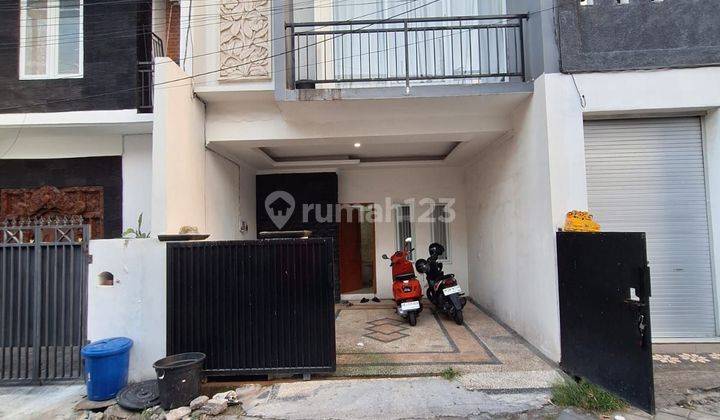 Rumah sewa 2 lantai Semi Furnished di Padang Sambian , Denbar 1