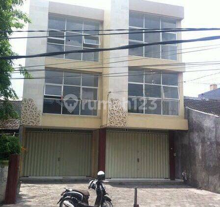 2-storey shophouse in a densely populated area on Jalan Gunung Rinjani Denbar 1