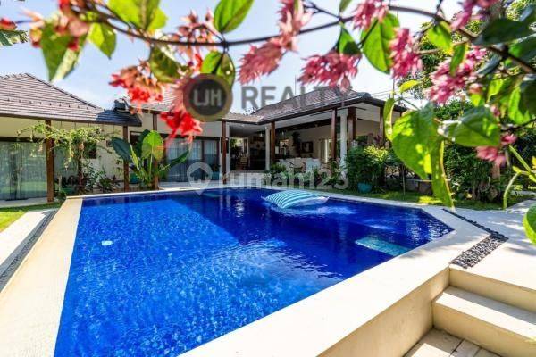 Villa for rent at Kerobokan, Kuta Utara, strategic location, well maintained, close to Canggu area 1