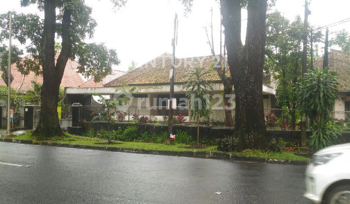 Strategic House in the Center of Bandung City, Comfortable and Serene 2