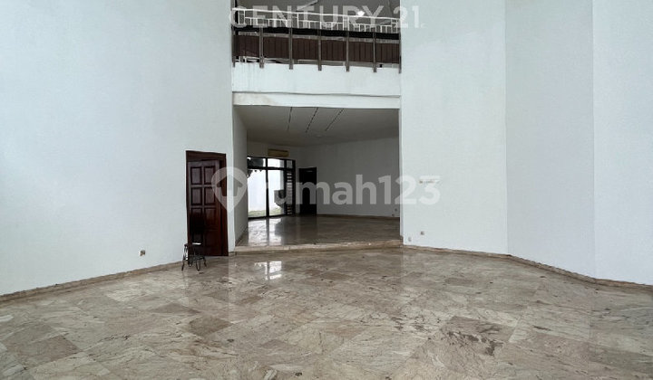 Rumah Besar di Jl. Bangka Ii dengan Swimming Pool Siap Huni 2