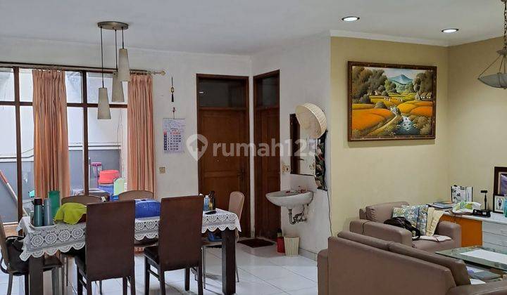 Dijaul Rumah Bagus Unfurnished di Taman Sakura, Bandung 6