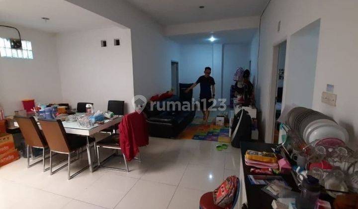 Disewakan Rumah Bagus di Singgasana Pradana, Bandung 3