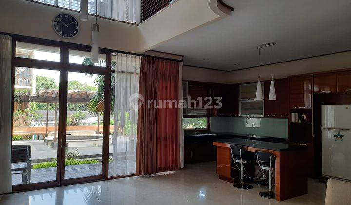 Disewakan Rumah Cantik Furnished di Setraduta Lavida Townhouse 10
