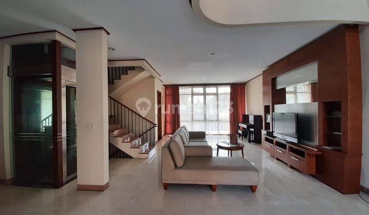 Disewakan Rumah Cantik Furnished di Setraduta Lavida Townhouse 9