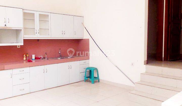 Disewakan Rumah Nyaman 2 Lantai Bagus di Setra Duta, Bandung 8