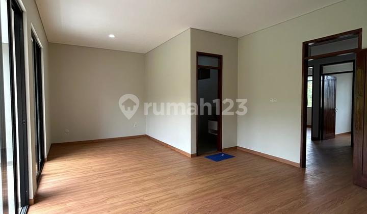 Rumah Baru Dago 3 Lantai Siap Huni Dalam Cluster 2