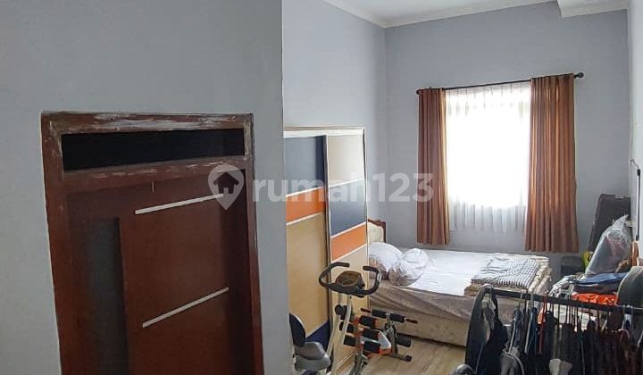 rumah modern nyaman hommeu 3 lantai di turangga 2