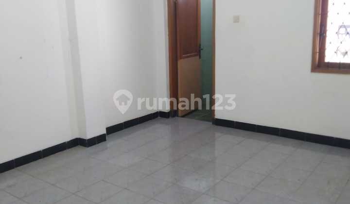 rumah modern minimalis lokasi di sayap bkr 1