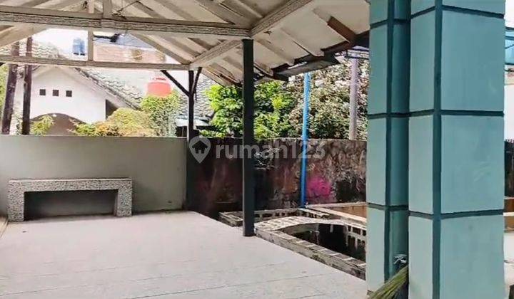 rumah besar siap huni posisi strategis di komplek singgasana 2