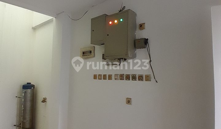 strategically located 3-story shophouse on otista 2