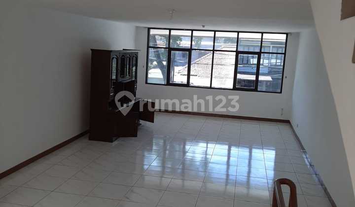 Ready-to-use shophouse in Pajajaran wing, strategic location