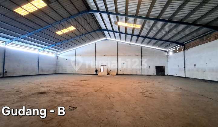 Warehouse for Rent in Good Kopo Area, Ready for Immediate Use. Warehouse for Rent in Good Kopo Area, Ready for Immediate Use.