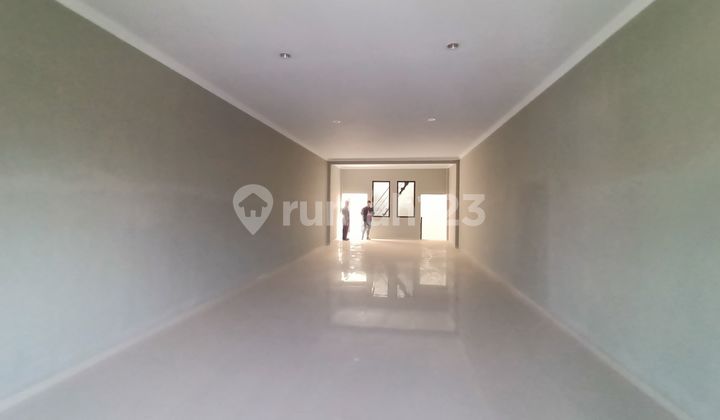 2 units of shop houses for rent on the main road in Soreang, strategic location. 2 units of shop houses for rent on the main road in Soreang, strategic location.