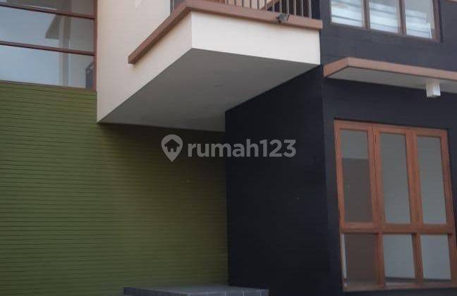 Rumah 2 Lantai di Komplek Perumahan Nyaman Asri Istana Regency 2 2