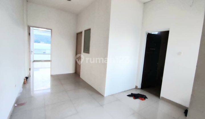 Rumah Nyaman Asri Full Furnished Lokasi di Setraduta  2