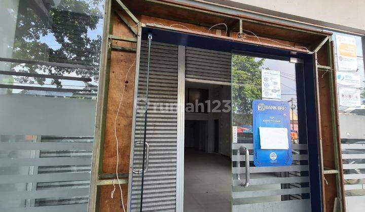Ruko 3 Lantai Siap Pakai Pusat Kota Solo Strategis 4